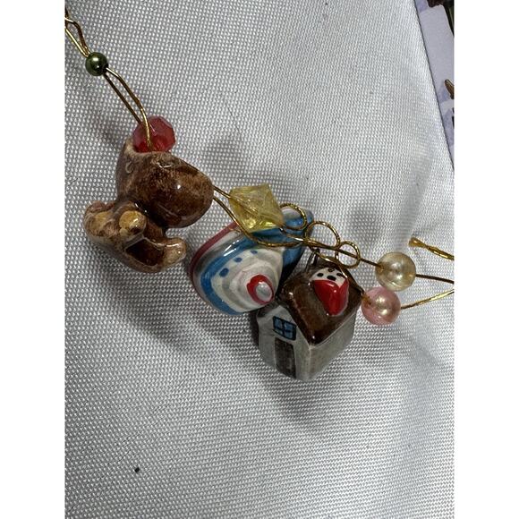 Harry London Town Hall Tin Christmas Village Holiday Winter Brick House/Garland - Picture 4 of 9